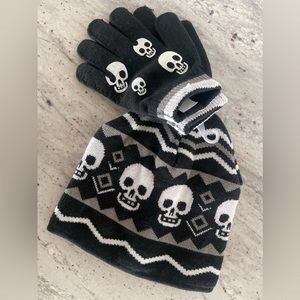 New beanie hat and gloves with skull design